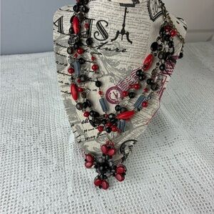 Elegant Red and Black Beaded Necklace vintage acrylic